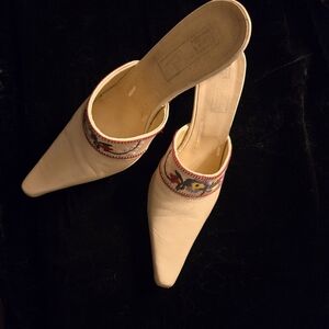 David Aaron Chic Cream Embroidered Women's Heels Mules